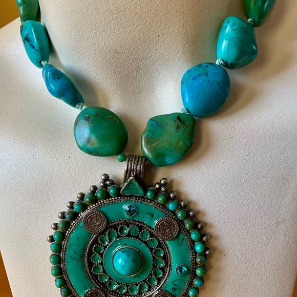Faux Turquoise Stunning Necklace - Picture 2 of 8